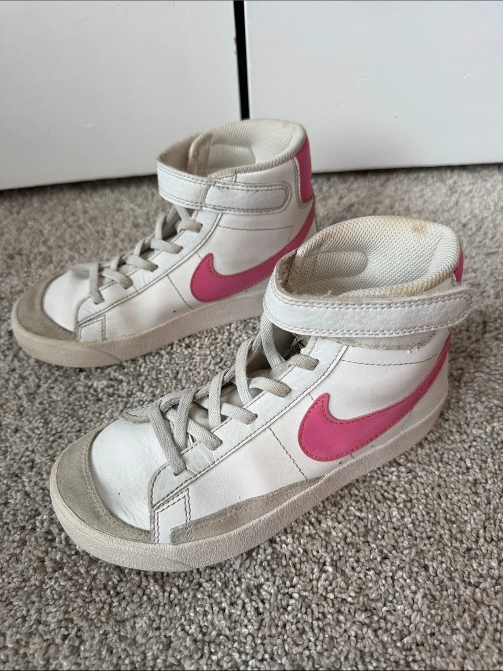 Nike Kids Blazer High-Top Sneakers in White and Pink size 1.5Y